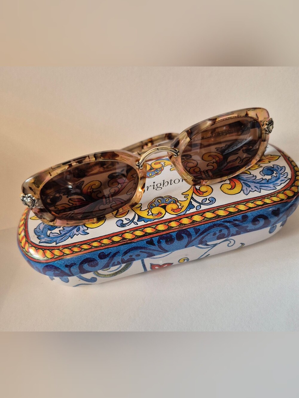Beautiful Retro chic Brighton Romeo & Juliet sunglasses and case